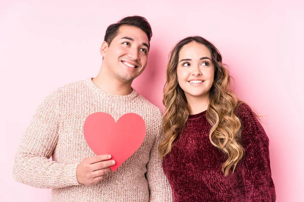 Young Latin Couple Holding Heart Sticker — 스톡 사진