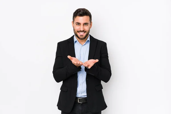 Junger Kaukasischer Geschäftsmann Vor Weißem Hintergrund Der Isoliert Etwas Mit — Stockfoto