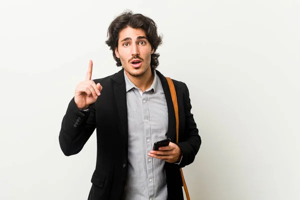 Νεαρός Επιχειρηματίας Κρατώντας Ένα Τηλέφωνο Έχοντας Μια Ιδέα Την Έννοια — Φωτογραφία Αρχείου