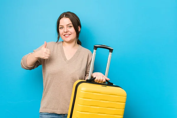 Young Curvy Woman Holding Suitcase Smiling Raising Thumb — Stock Photo, Image