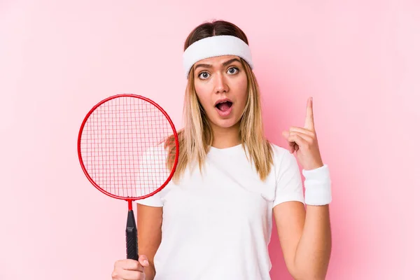 Mujer Joven Jugando Bádminton Aislado Tener Una Idea Concepto Inspiración — Foto de Stock