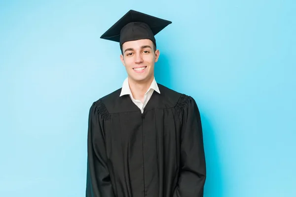 Ung Kaukasiska Examen Man Glad Leende Och Glad — Stockfoto