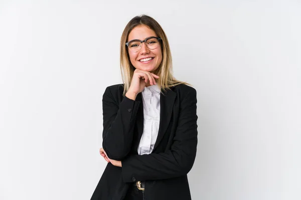 Νεαρή Επιχειρηματίας Καυκάσιος Γυναίκα Χαμογελά Ευτυχισμένη Και Αυτοπεποίθηση Αγγίζοντας Πηγούνι — Φωτογραφία Αρχείου
