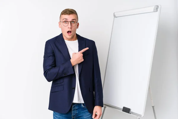 Young Coaching Man Showing White Board Pointing Side — Stock Photo, Image