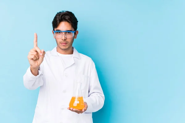 Jovem Caucasiano Científico Isolado Mostrando Número Com Dedo — Fotografia de Stock