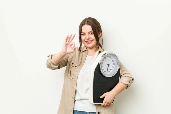 Young Curvy Woman Holding Scale Cheerful Confident Showing Gesture — Stock Photo, Image
