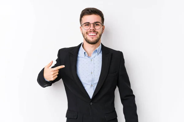 Joven Hombre Negocios Caucásico Posando Fondo Blanco Aislado Joven Hombre —  Fotos de Stock