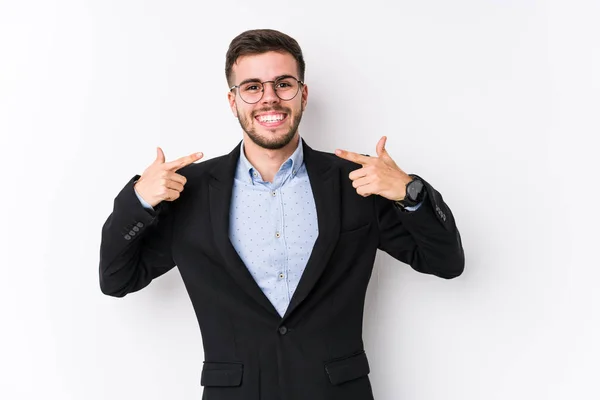 Joven Hombre Negocios Caucásico Posando Fondo Blanco Aislado Joven Hombre —  Fotos de Stock