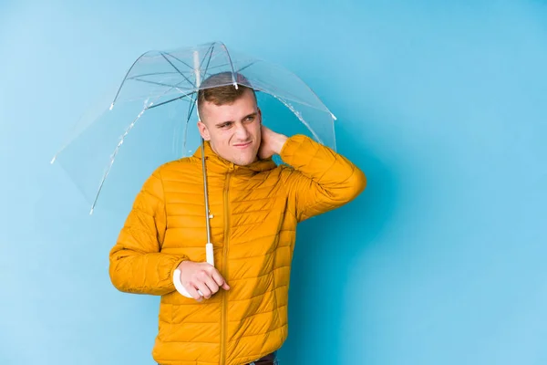 年轻的高加索人拿着一把雨伞 背对着头 思考问题 做出抉择 — 图库照片