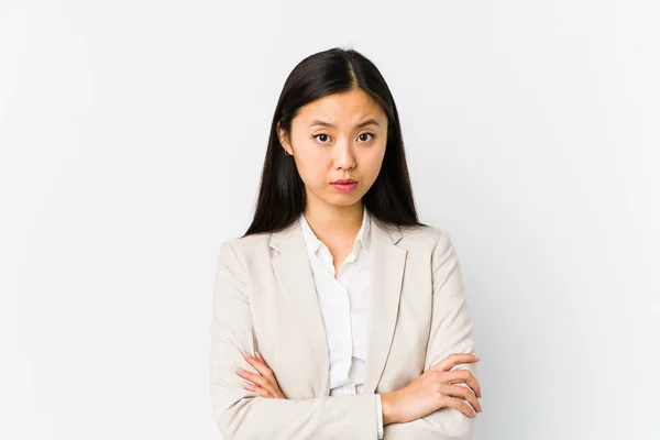 Junge Chinesische Geschäftsfrau Sieht Mit Sarkastischem Gesichtsausdruck Unglücklich Die Kamera — Stockfoto