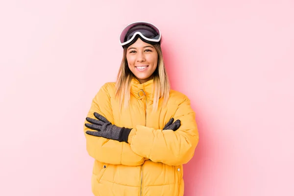 Young Caucasian Woman Wearing Ski Clothes Pink Background Who Feels — 스톡 사진