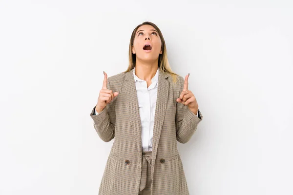 Young Caucasian Business Woman Isolated Pointing Upside Opened Mouth — 스톡 사진