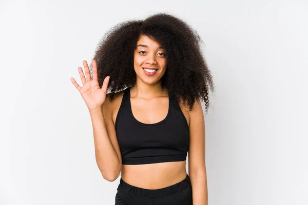 Young African American Sporty Woman Smiling Cheerful Showing Number Five — Stock Photo, Image