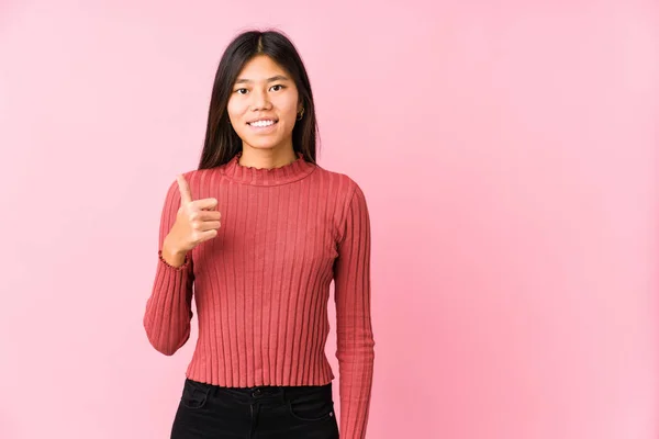 Young Chinese Woman Posing Isolated Smiling Raising Thumb — ストック写真