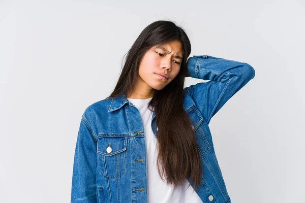 Junge Asiatin Leidet Unter Nackenschmerzen Aufgrund Ihres Sitzenden Lebensstils — Stockfoto
