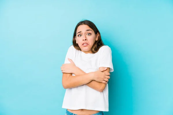 Jeune Femme Caucasienne Isolée Allant Froid Raison Une Basse Température — Photo