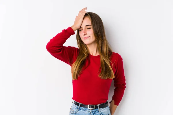 Young Caucasian Woman Posing Isolated Forgetting Something Slapping Forehead Palm — Stock Photo, Image