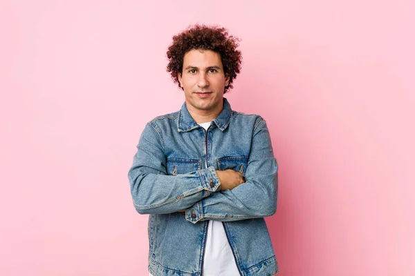 Curly Mature Man Wearing Denim Jacket Pink Background Who Feels — 스톡 사진