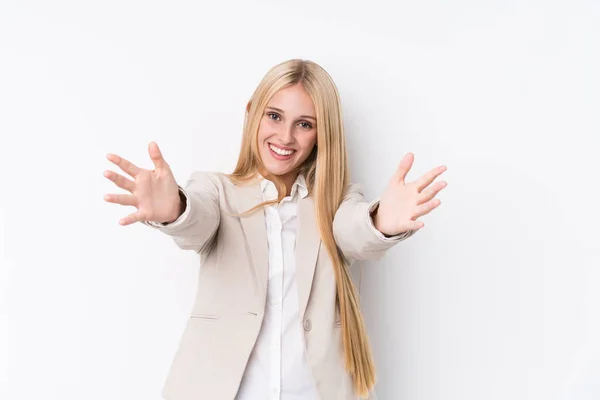 Jovem Mulher Loira Negócios Fundo Branco Sente Confiante Dando Abraço — Fotografia de Stock