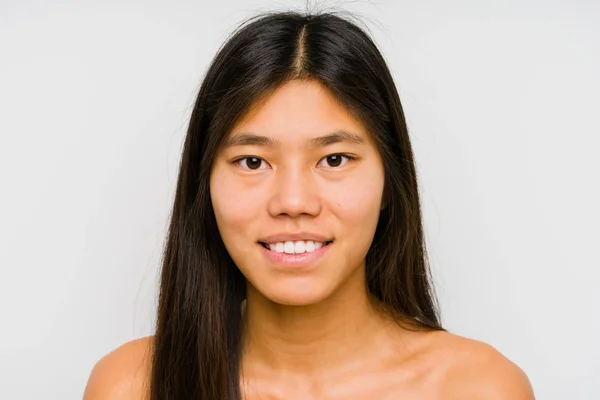 Genç Çinli Bir Kadın Yüzü Kapalı — Stok fotoğraf