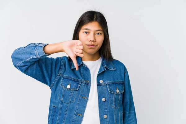 Mujer Asiática Joven Mostrando Gesto Aversión Pulgares Hacia Abajo Concepto —  Fotos de Stock