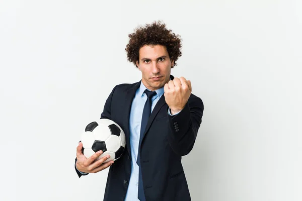 Entraîneur Football Tenant Ballon Montrant Poing Caméra Expression Faciale Agressive — Photo
