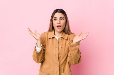 Kafkasyalı genç kadın şaşırdı ve şok oldu..