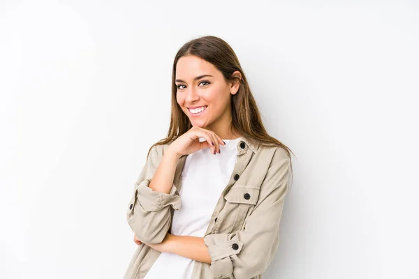 Giovane Donna Caucasica Isolato Sorridente Felice Fiducioso Toccando Mento Con — Foto Stock