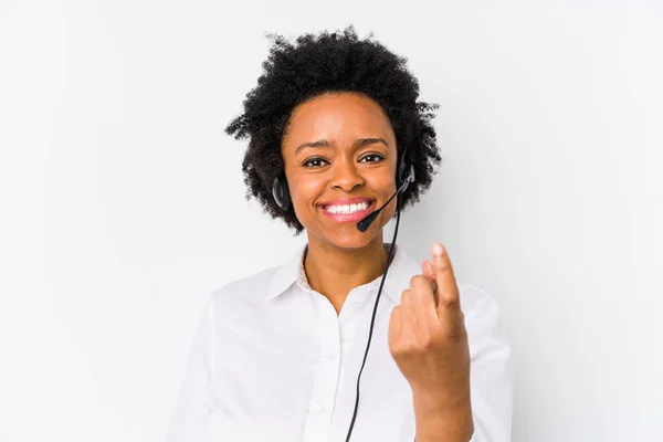 Jonge Afro Amerikaanse Telemarketeer Vrouw Geïsoleerd Wijzend Met Vinger Naar — Stockfoto