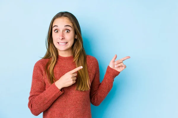 Young Caucasian Woman Posing Isolated Shocked Pointing Index Fingers Copy — Stock Photo, Image
