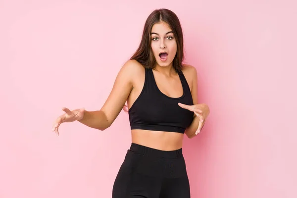 Young Caucasian Fitness Woman Doing Sport Isolated Being Shocked Due — 스톡 사진