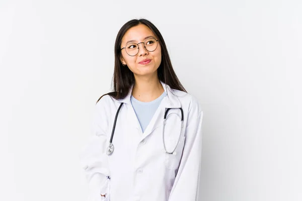 Mladý Lékař Číňan Žena Izolované Snění Dosažení Cílů Účelů — Stock fotografie