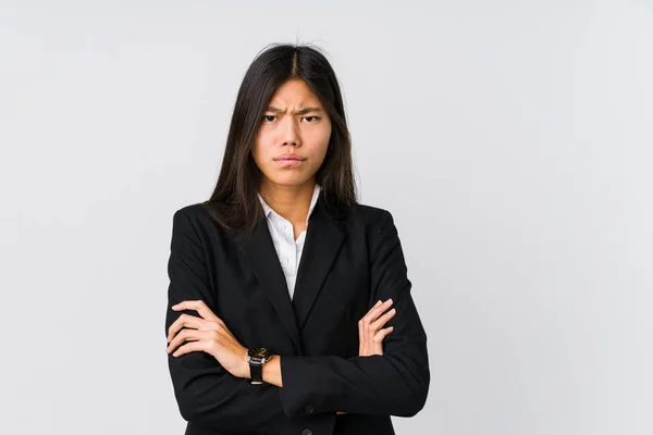 Jovem Asiático Mulher Negócios Franzindo Cara Desprazer Mantém Braços Dobrados — Fotografia de Stock