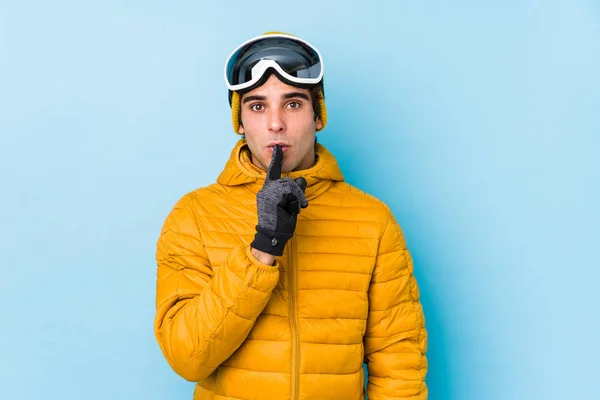 Joven Esquiador Con Gafas Snowboard Aisladas Guardando Secreto Pidiendo Silencio — Foto de Stock