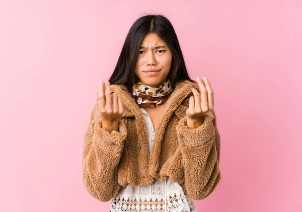 Joven Asiática Mujer Mostrando Que Ella Tiene Dinero — Foto de Stock