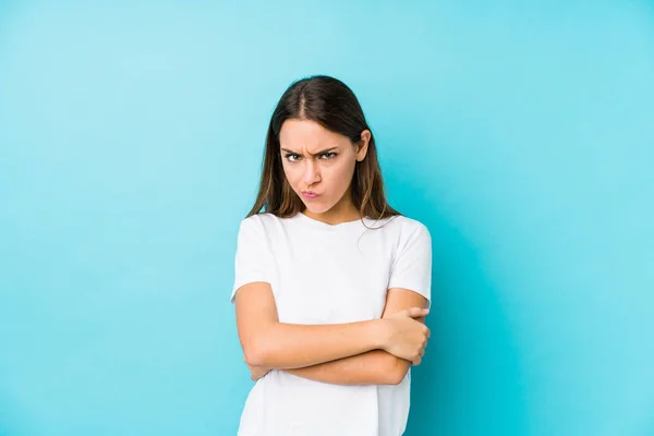 Jeune Femme Caucasienne Isolé Visage Fronçant Les Sourcils Dans Mécontentement — Photo