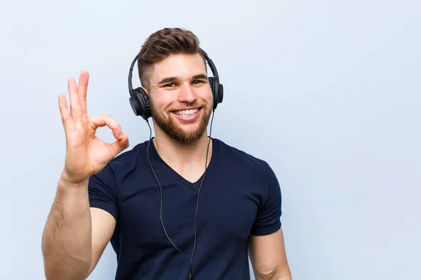Young Caucasian Man Listening Music Cheerful Confident Showing Gesture — Stock Photo, Image