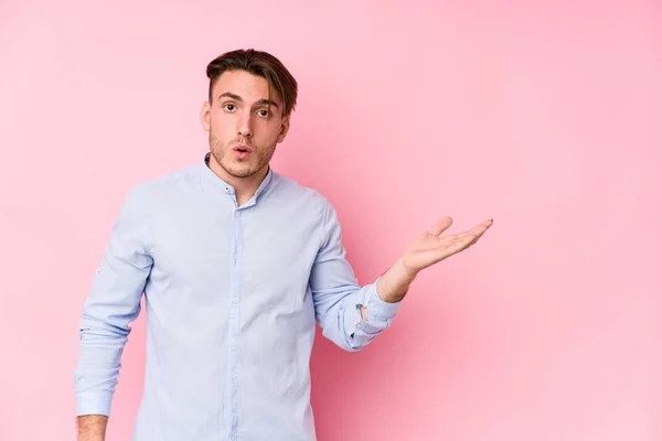 Young Caucasian Man Posing Pink Background Isolated Impressed Holding Copy — Stock Photo, Image