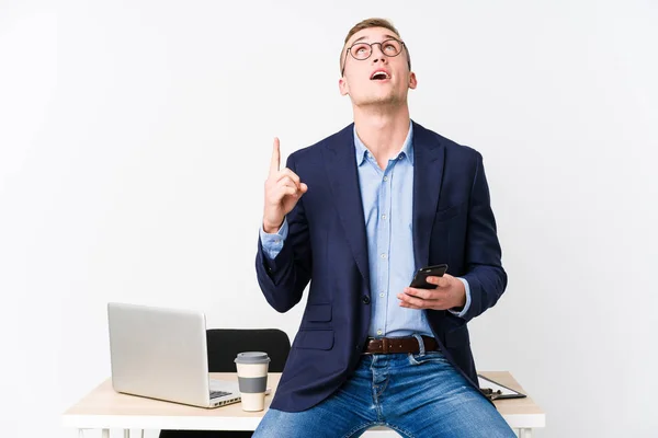 Young Business Man Laptop Pointing Upside Opened Mouth — Stock Photo, Image