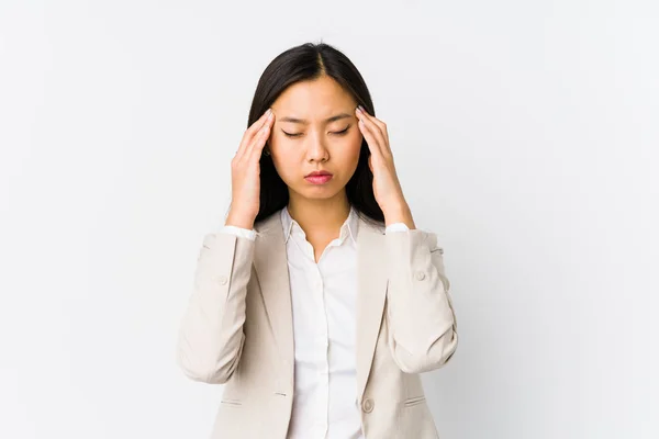 若い中国のビジネス女性は寺院に触れ孤立し 頭痛を持っている — ストック写真