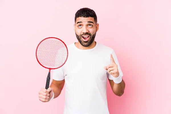 Young Arabian Man Playing Badminton Isolated Pointing Upside Opened Mouth — ストック写真