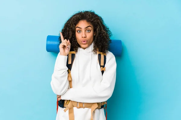 Jovem Afro Americana Mochileira Mulher Ter Alguma Grande Ideia Conceito — Fotografia de Stock