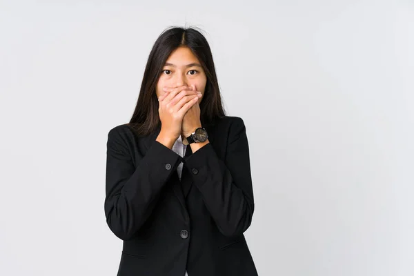 Ung Asiatisk Affärskvinna Chockad Täcker Munnen Med Händerna — Stockfoto