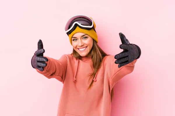 Young Caucasian Woman Wearing Ski Clothes Isolated Feels Confident Giving — 스톡 사진