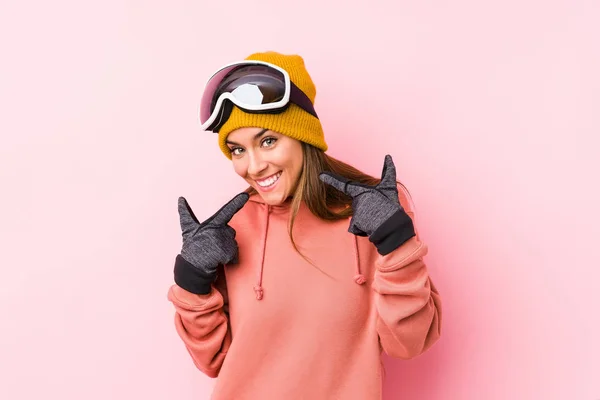 Young Caucasian Woman Wearing Ski Clothes Isolated Smiles Pointing Fingers — 스톡 사진