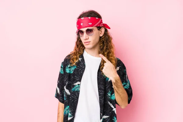 Young Hippie Caucasian Man Isolated Pointing Finger You Inviting Come — Stock Photo, Image