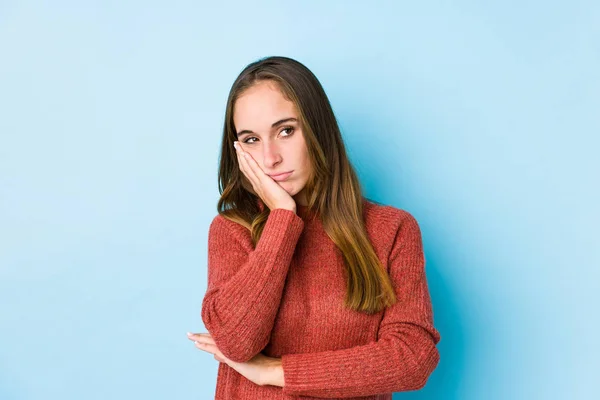 Giovane Donna Caucasica Posa Isolata Che Annoia Stanca Bisogno Una — Foto Stock