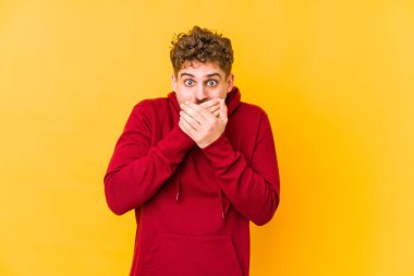  Ellerle ağzını kapatırken şok oldum..