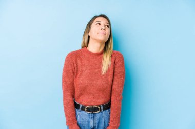 Kafkasyalı genç kadın hedeflerine ve amaçlarına ulaşma hayali kuruyor.