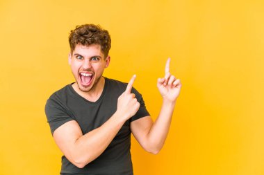  Fotokopi alanına işaret eden, heyecan ve arzuyu ifade eden.